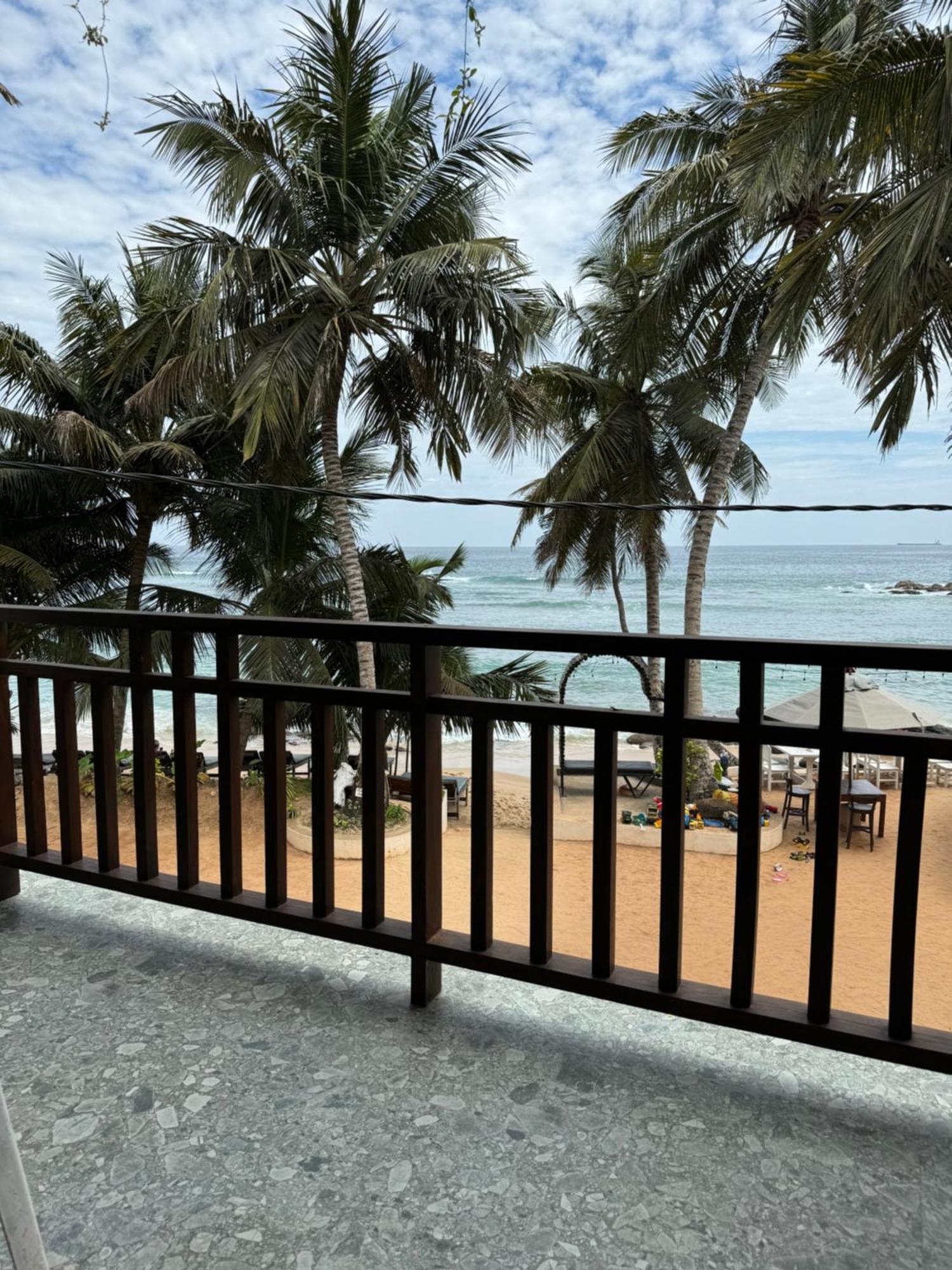 Turtle Beach House Batigama Exterior photo